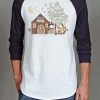 Fun Gentle Christmas Scene with Mr. and Mrs. Snowman by their little Cottage raglan T-shirt